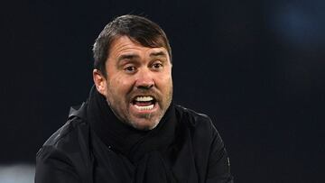 El entrenador argentino Eduardo Coudet gesticula durante el partido entre el Celta y Osasuna.