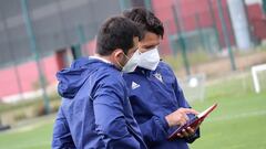 Lolo Escobar emplea una tablet durante los entrenamientos.