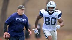Dallas Cowboys defensive coordinator Dan Quinn works with wide receiver Brandon Smith #80 during training camp
