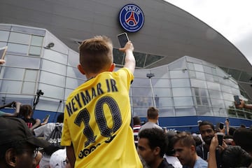 La presentación de Neymar como nuevo jugador del PSG