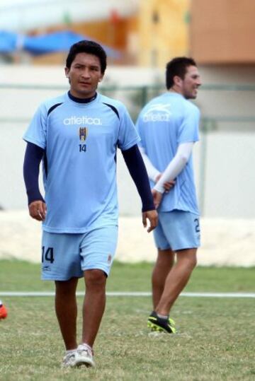 César Villaluz pintaba como una de las mayores promesas del fútbol mexicano, tras salir de Cruz Azul se perdió en el camino. Ahora juega para el San Luis. 