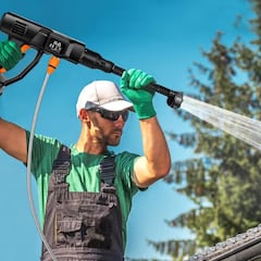 Adiós a la suciedad incrustada con esta hidrolimpiadora sin cable (eficaz y con batería de larga duración)