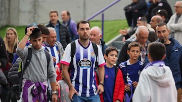 22/10/22 SEGUIDORES  DEL REAL VALLADOLID EN LOS ACCESOS AL ESTADIO
