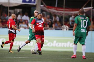 Francisco Maturana volvió a disfrutar del BabyFútbol, festival infantil en el que hizo historia hace 37 años como primer DT campeón. Partido homenaje con varios exfutbolistas en Medellín.