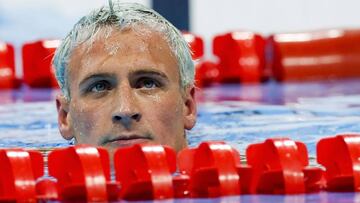JJOO1000.- RÍO DE JANEIRO (BRASIL), 17/08/2016.- Fotografía de este 11 de agosto de 2016 del nadador estadounidense Ryan Lochte tras su competición el la final de los 200m individuales en el estadio Olímpico Acuático, Parque Olímpico de Río de Janeiro, Brasil. El Comité Olímpico Internacional (COI) y el comité organizador de Río 2016 dijeron desconocer si los nadadores estadounidenses Ryan Lochte y James Feigen "han salido de la Villa Olímpica" después de que una juez brasileña les prohibiera salir del país, mientras investiga el asalto denunciado por éstos. EFE/ARCHIVO/PATRICK B. KRAEMER