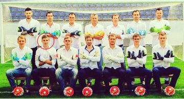 Con trece a?os de edad empez¨® a formarse como futbolista en el FC Metalist J¨¢rkov. Posteriormente en el FC Dnipro Dnipropetrovsk. En 2015 subi¨® esta foto a su cuenta de instagra, que titul¨® as¨ª: ¡°Solo nosotros podemos usar guantes con camisa. Porteros del FC Dnipro¡±