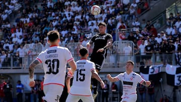 Nadie jugó más en Colo Colo en 2024, pero igual podría irse: lo siguen desde tres países