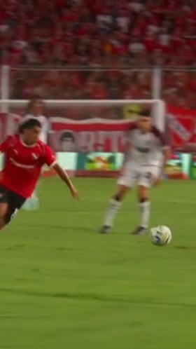 Cabral se fue expulsado a los 20 minutos por esta patada criminal: la jugada ya es viral