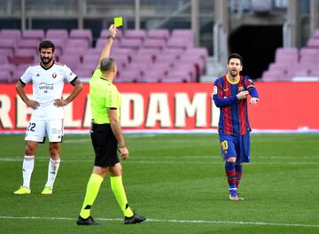 El delantero argentino del Fútbol Club Barcelona homenajeó a Diego Armando Maradona en el cuarto gol del club catalán con la camiseta de Newell's. Elástica que vistió el '10'.