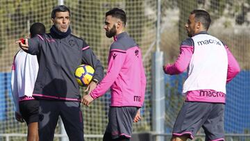 31/01/18
LEVANTE UD - ENTRENAMIENTO
NUEVO FICHAJE MERCADO INVERNAL
ARMANDO SADIKU
muñiz