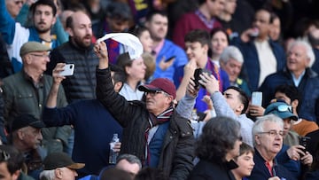 Pa?olada y gritos de "?Bartomeu, dimisi¨®n!" en el Camp Nou