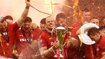 CARDIFF, WALES - MARCH 16: Wales captain Alun Wyn Jones and team mates celebrate with the Championship trophy after their Grand Slam win after the Guinness Six Nations match between Wales and Ireland at Principality Stadium on March 16, 2019 in Cardiff, W