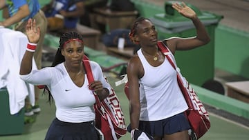 Las hermanas Williams fueron sorprendidas en el dobles