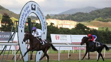 Poste de meta del hip&oacute;dromo de San Sebasti&aacute;n en una edici&oacute;n de la Copa de Oro.