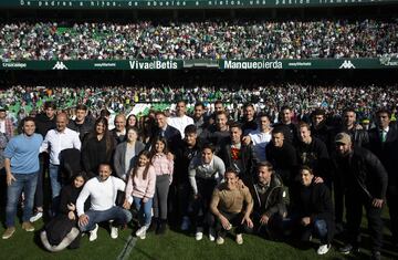 Multitudinario acto de renovación de Joaquín con el Betis