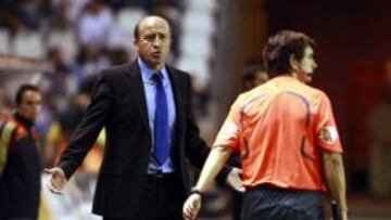 <b>SATISFECHO. </b>Lotina valora la mejoría de su equipo contra Osasuna y mantendrá casi intacto ese once contra la Real Sociedad.