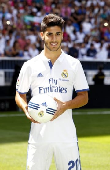 Tears of joy: the best images from Asensio's presentation