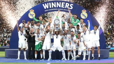 Los jugadores del Real Madrid celebran la Decimocuarta.