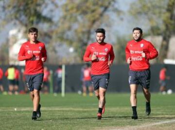 Juan Cornejo, Marco Medel y José Rojas en el calentamiento. Jean Beausejour hizo trabajo diferenciado.