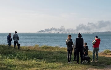 El Puente de Crimea es el más largo de Europa y uno de los más estratégicos del continente. La NAK, Comité Nacional Antiterrorista de Rusia, ha informado de una explosión de un camión la cual ha provocado el incendio de varios tanques.