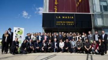 Foto de familia de la reunión celebrada este martes en La Masia, con la presencia de 35 clubes de Fútbol Femenino de Europa.