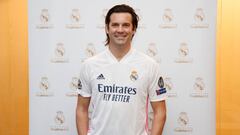 Solari, con la camiseta del Real Madrid 2020-21.