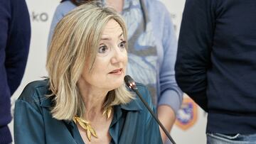 La actual alcaldesa, Cristina Ibarrola, durante una rueda de prensa tras la presentación de una moción de censura en su contra, a 13 de diciembre de 2023, en Pamplona, Navarra (España). EH Bildu y PSN han alcanzado un acuerdo para presentar una moción de censura en el Ayuntamiento de Pamplona con el fin de desbancar de la alcaldía a Cristina Ibarrola (UPN). La moción de censura otorga la Alcaldía al portavoz de EH Bildu, Josepa Asiron, quien ya fue primer edil en la legislatura 2015-2019. Cristina Ibarrola accedió a la Alcaldía de Pamplona el pasado mes de junio como candidata de la lista más votada en las elecciones de mayo, aunque estaba en minoría, ya que EH Bildu, PSN, Geroa Bai y Contigo-Zurekin suman 16 de los 27 concejales del pleno.
13 DICIEMBRE 2023;ALCALDESA;MOCIÓN DE CENSURA;PSOE;BILDU;PACTOS;
Eduardo Sanz / Europa Press
13/12/2023