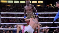 Jermell Charlo noquea a Brian Castano durante su segundo combate.