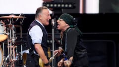 Joan Jett joins long list of musicians backing the Boss: “I second every word Bruce Springsteen had to say”