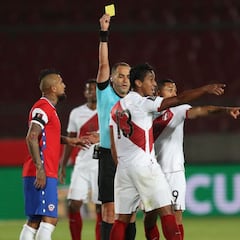 Renato Tapia se queda con Perú pese a estar sancionado