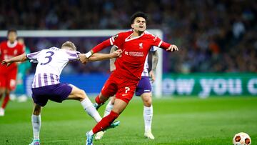 Soccer Football - Europa League - Group E - Toulouse v Liverpool - Stadium Municipal de Toulouse, Toulouse, France - November 9, 2023 Liverpool's Luis Diaz in action with Toulouse's Mikkel Desler REUTERS/Stephane Mahe