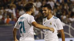 Mayoral y Ceballos celebran el gol del Madrid.