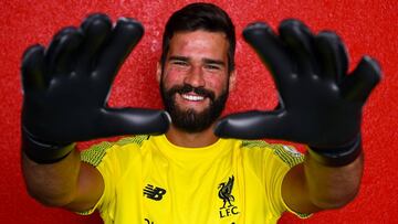 Alisson con el Liverpool.