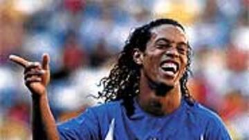 <b>DESHOJA LA MARGARITA</B>. Ronaldinho no aclara su futuro.