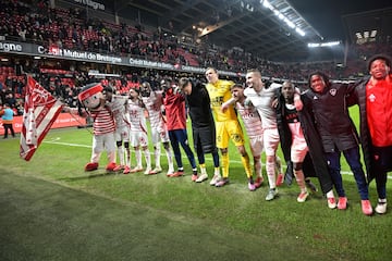 Brest's players celebrate after winning the French L1 football match between Stade Rennais FC and Stade Brestois 29 (Brest) at Roazhon Park stadium in Rennes, western France on January 18, 2025. (Photo by DAMIEN MEYER / AFP)