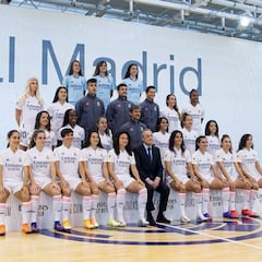 Florentino Pérez, en la primera foto oficial del Madrid Femenino