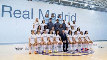 Florentino, junto a la plantilla, en la foto oficial.