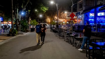 Desde este martes, 2 de mayo, el Parque Lleras tiene seis puntos de cierre. La medida tiene que ver con la inseguridad que se viene registrando en esa zona de Medellín, a lo que se suma la comercialización de estupefacientes y la prostitución, por lo que segun el alcade Daniel Quintero se busca recuperar la tranquilidad, en Medellín, Colombia, el 5 de mayo de 2023.