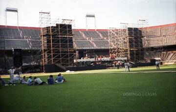 Montaje del escenario donde tocaría el grupo.