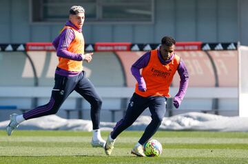 Valverde y Rodrygo, durante el entrenamiento del Madrid.