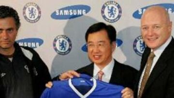 <b>RÉCORD.</B> El contrato con Samsung es el más alto de la historia firmado por un club inglés.