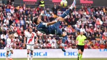 MADRID, SPAIN - MARCH 18: Taty Castellanos of Girona FC tries an overhead kick during the LaLiga Santander match between Rayo Vallecano and Girona FC at Campo de Futbol de Vallecas on March 18, 2023 in Madrid, Spain. (Photo by Denis Doyle/Getty Images)