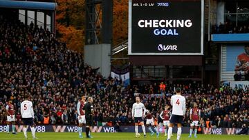 El VAR, en entredicho en Inglaterra.