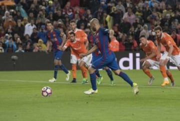 Mascherano marca de penalti el 6-1.