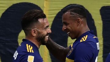Boca Juniors&#039; Colombian Sebastian Villa (R) celebrates with teammate Carlos Tevez after scoring a penalty against River Plate during their Argentine Professional Football League Superclasico match at La Bombonera stadium in Buenos Aires on March 14, 2021. (Photo by ALEJANDRO PAGNI / POOL / AFP)