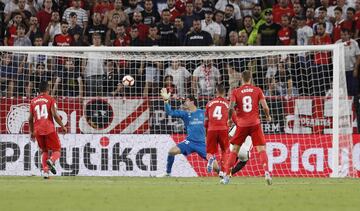3-0. Ben Yedder marc¨® el tercer gol.