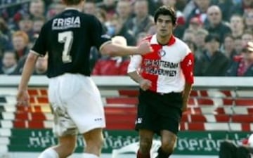 Mauricio Aros salió campeón con el Feyenoord en la edición 2001-02. Jugó dos partidos.