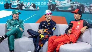 Miami Gardens (United States), 06/05/2023.- (L-R) Spanish Formula One driver Fernando Alonso of Aston Martin, Mexican Formula One driver Sergio Perez of Red Bull Racing and Spanish Formula One driver Carlos Sainz of Scuderia Ferrari, speak during the press conference after the Qualifying session for the Formula 1 Miami Grand Prix at the Miami International Autodrome circuit in Miami Gardens, Florida, USA, 06 May 2023. The 2023 Formula 1 Miami Grand Prix takes place on 07 May 2023.