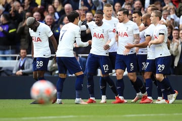 De los 697 millones en los que est¨¢ valorado el Tottenham 205 pertenecen a Kane y Son. El ingl¨¦s es el m¨¢s caro (120) seguido del coreano (85) a una distancia notable est¨¢n Ndomb¨¦l¨¦ (45) y H?jberg (40).