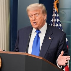 Un jefe estadounidense activa la rifa de despidos cuando sus empleados cuestionan su nuevo accesorio español